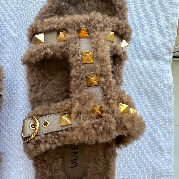 Slippers brown super comfy with gold spikes size 9 worn once - Picture 5 of 6